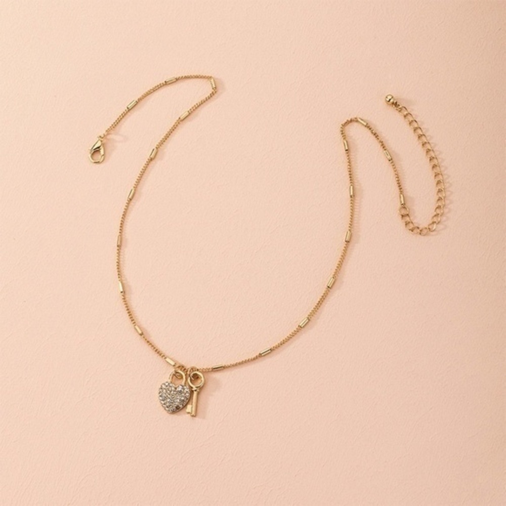 3/$30 💛 Rhinestone Lock and Key Necklace